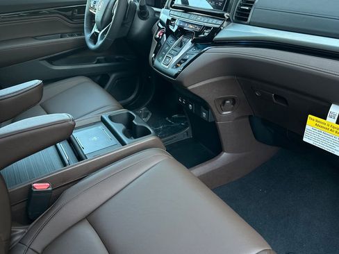 New 2026 Honda Odyssey Touring image 17