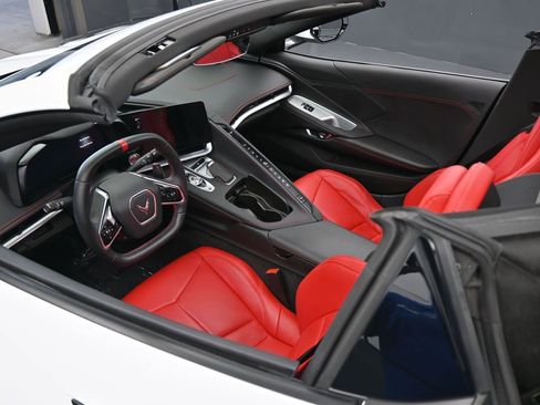 Used 2024 Chevrolet Corvette Stingray Convertible w/ 1LT image 32