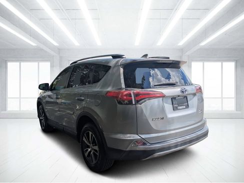 Used 2018 Toyota RAV4 XLE AWD/4WD image 5