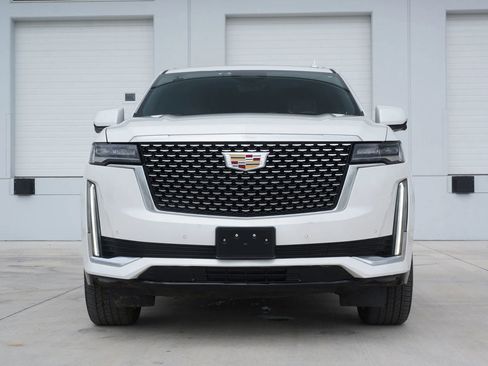 Used 2022 Cadillac Escalade Premium Luxury image 3