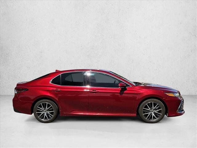 Used 2022 Toyota Camry XLE FWD image 4