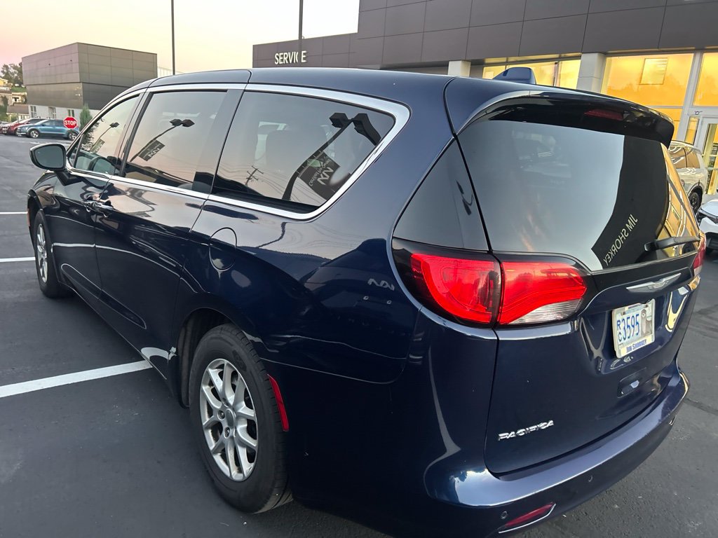 Used 2018 Chrysler Pacifica LX FWD image 4