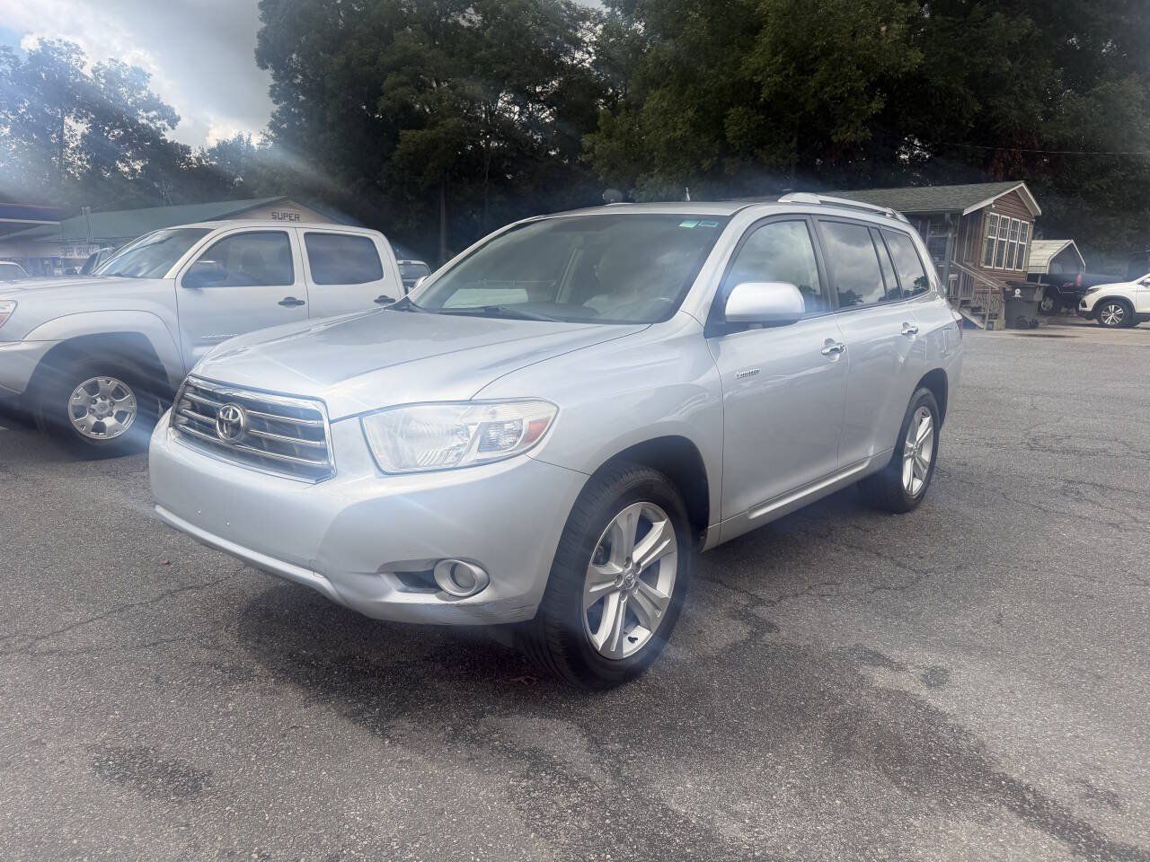 Used 2010 Toyota Highlander Limited w/ Extra Value Pkg 7 FWD image 2
