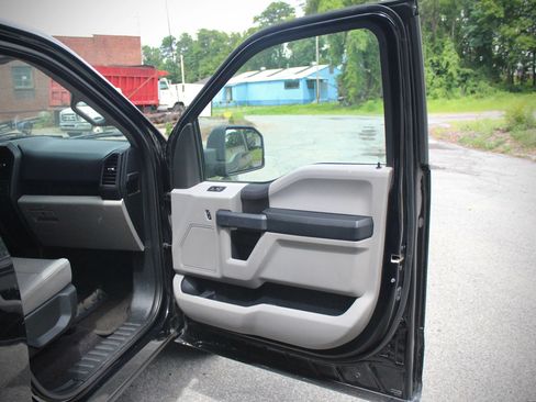 Used 2017 Ford F150 XL w/ Equipment Group 101A Mid RWD image 61