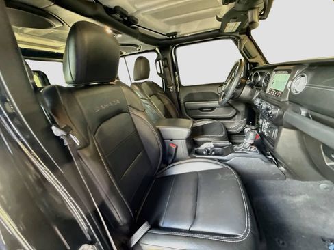 Used 2022 Jeep Wrangler Unlimited Sahara AWD/4WD image 33