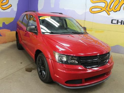Used 2020 Dodge Journey SE w/ SE Popular Equipment Group FWD image 2