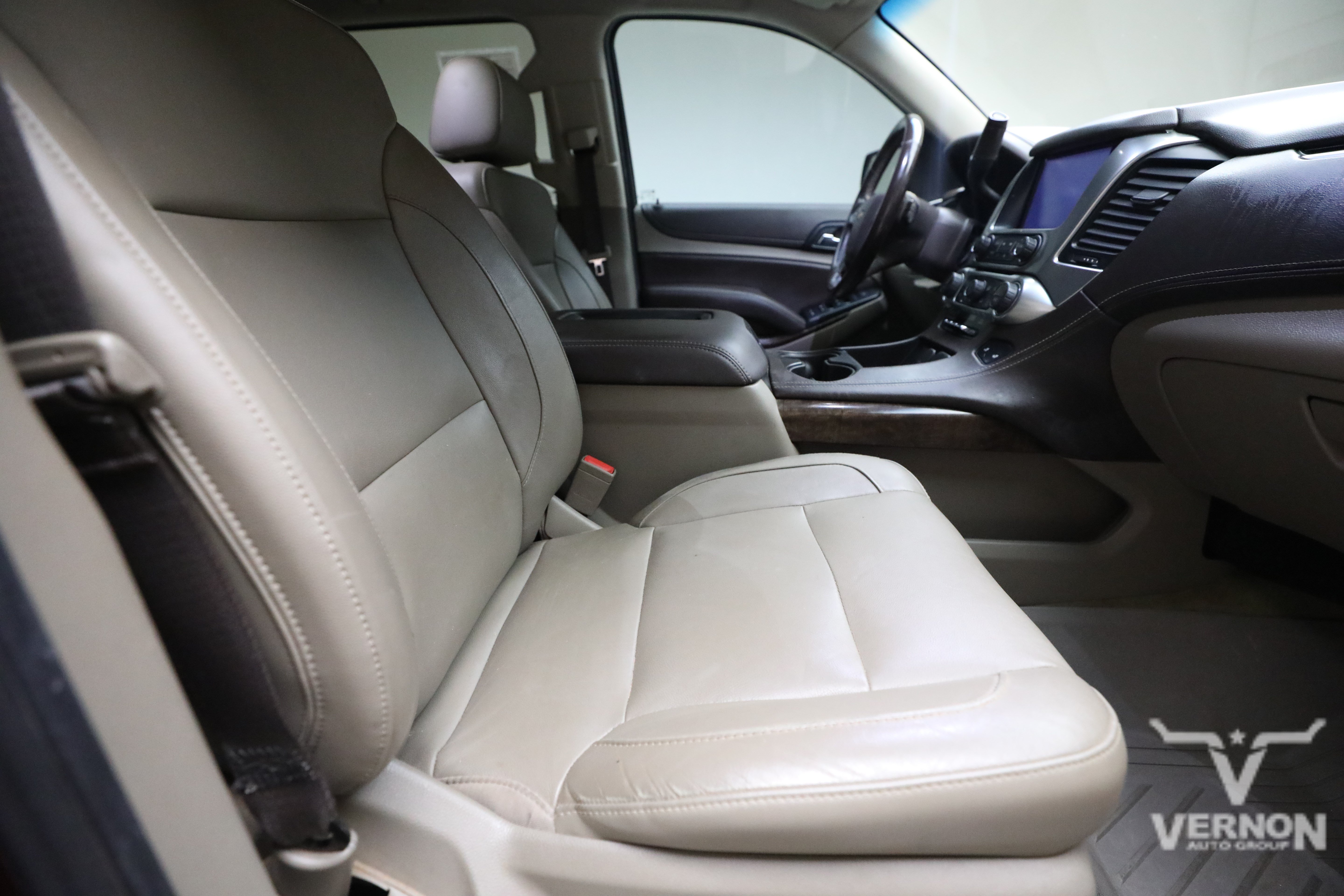 Used 2018 Chevrolet Suburban LT w/ Luxury Package RWD image 11