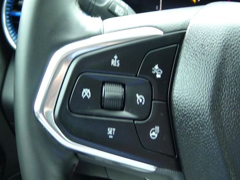 Used 2025 Chevrolet Trax LT w/ LT Convenience Package FWD image 20
