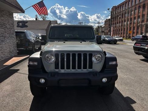 Used 2024 Jeep Wrangler Unlimited Sport AWD/4WD image 2