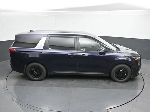 Used 2025 Kia Carnival FWD image 33