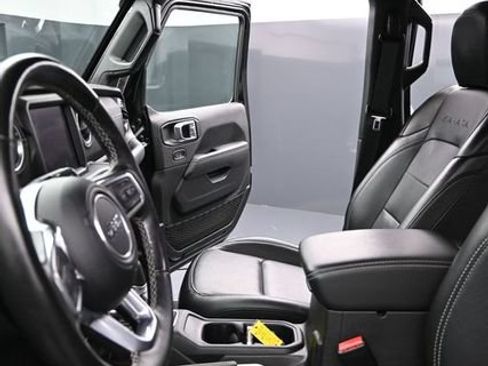 Used 2022 Jeep Wrangler Unlimited Sahara w/ Cold Weather Group AWD/4WD image 10