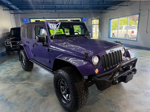 Used 2017 Jeep Wrangler Unlimited Sahara AWD/4WD image 12
