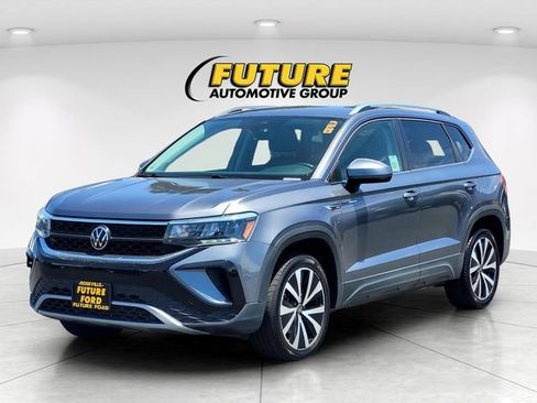 Used 2024 Volkswagen Taos SE FWD image 8