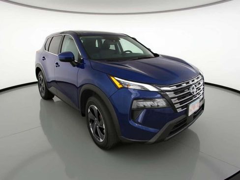 Used 2025 Nissan Rogue SV image 1