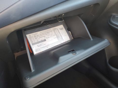 Used 2025 Nissan Versa SV image 29