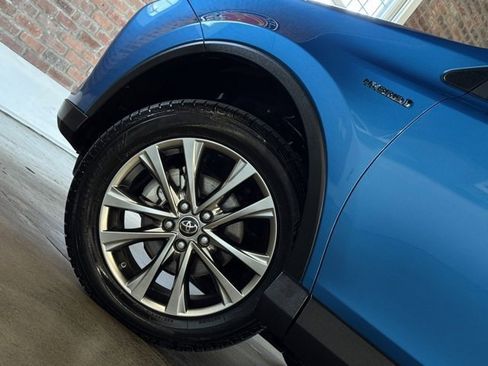 Used 2017 Toyota RAV4 Limited image 5