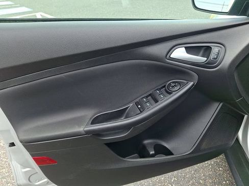 Used 2015 Ford Focus SE FWD image 12