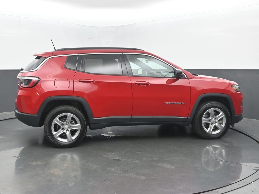 Used 2024 Jeep Compass Latitude AWD/4WD image 7