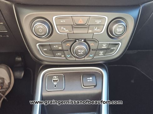 Used 2021 Jeep Compass Latitude w/ Driver Assistance Group FWD image 10