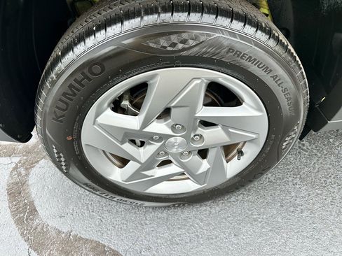 Used 2024 Hyundai Kona SE image 27