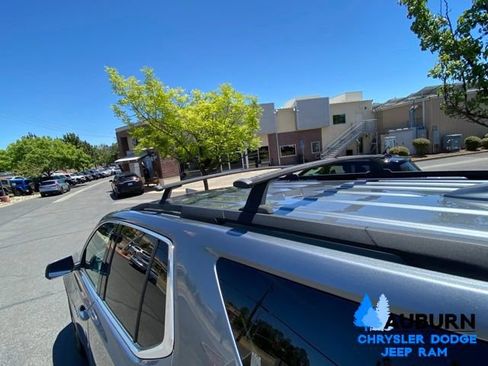 Used 2021 Chevrolet Traverse LT w/ LT Premium Package AWD/4WD image 13