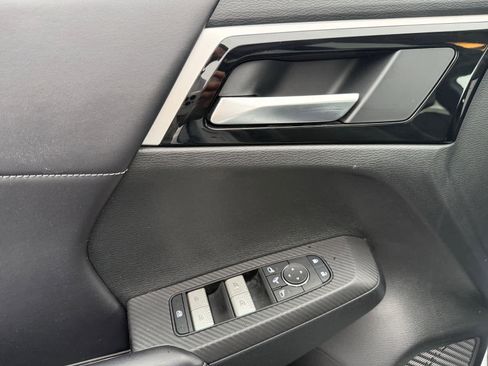 Used 2024 Mitsubishi Outlander SE image 11