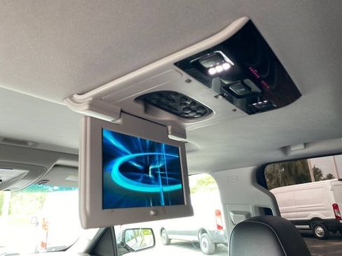 Used 2015 Chevrolet Suburban LTZ RWD image 24