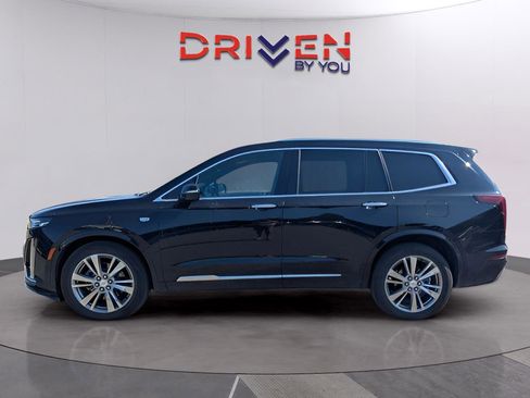 Used 2023 Cadillac XT6 Premium Luxury image 2