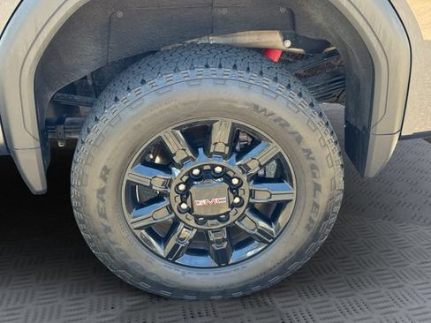 Used 2024 GMC Sierra 3500 AT4 w/ Technology Package AWD/4WD image 31