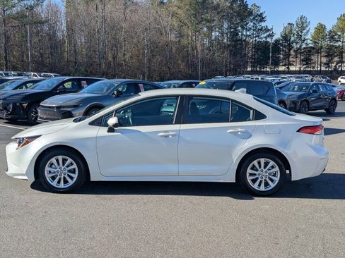 Used 2025 Toyota Corolla LE image 4