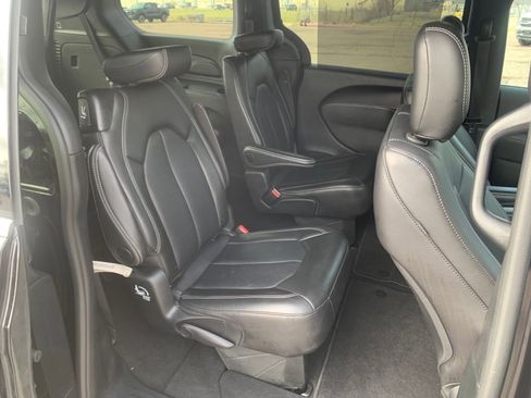 Used 2025 Chrysler Pacifica Select FWD image 30