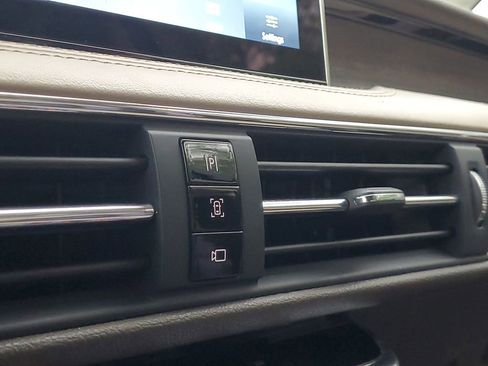 Used 2021 Lincoln Corsair Reserve image 25