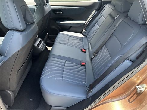 New 2025 Nissan Ariya Platinum image 28