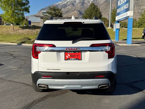 Certified 2023 GMC Acadia SLT FWD image 12
