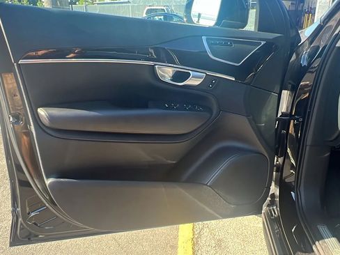 Used 2019 Volvo XC90 T5 Momentum image 22