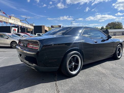 Used 2015 Dodge Challenger SXT w/ Driver Convenience Group image 4
