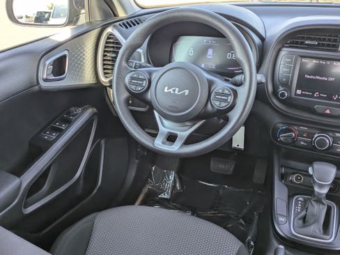 Certified 2024 Kia Soul LX w/ Option Group 015 FWD image 15