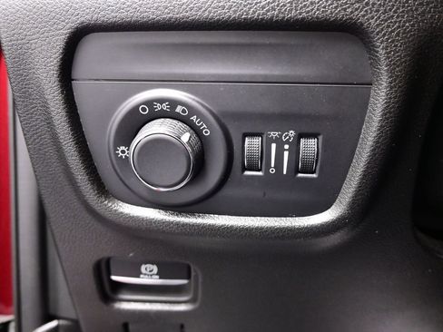 Used 2024 Jeep Grand Cherokee Altitude image 11