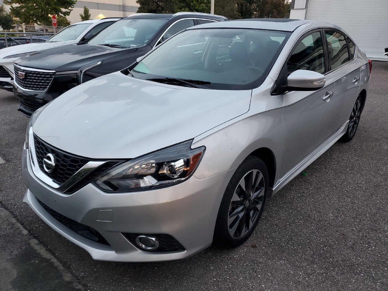 Used 2019 Nissan Sentra SR w/ Premium Package (SR) FWD image 2