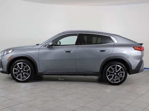 Certified 2025 BMW X2 xDrive28i w/ Premium Package image 2