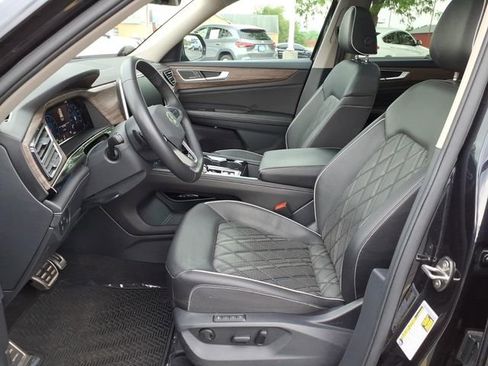 Used 2025 Volkswagen Atlas SEL Premium R-Line AWD/4WD image 4