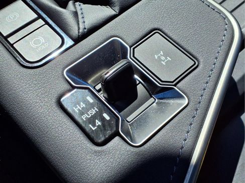 Used 2025 Lexus GX 550 w/ Cold Area Package AWD/4WD image 22
