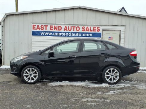 Used 2019 Ford Fiesta SE w/ Equipment Group 201A image 2