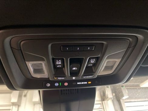 Used 2022 Chevrolet Silverado 1500 High Country w/ High Country Premium Package image 18