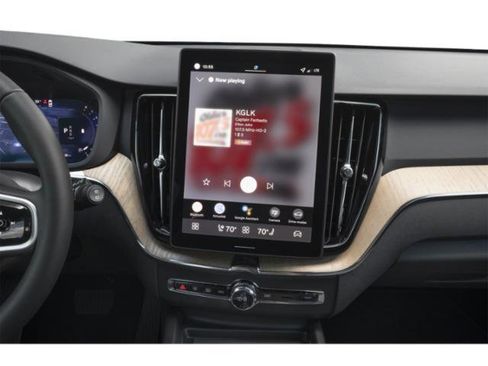 Used 2026 Volvo XC60 B5 Plus w/ Climate Package PRO image 9