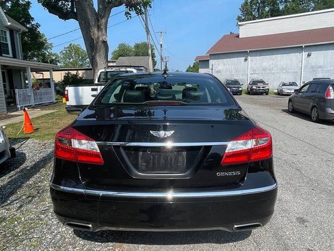 Used 2013 Hyundai Genesis 3.8 w/ Premium Pkg RWD image 5