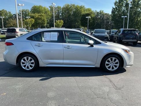 Used 2022 Toyota Corolla LE FWD image 7