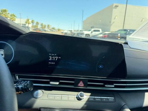 Used 2024 Hyundai Elantra SEL FWD image 25