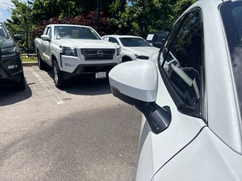 Used 2025 Nissan Kicks SR FWD image 38