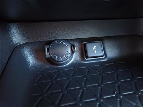 Used 2022 Toyota RAV4 LE AWD/4WD image 17